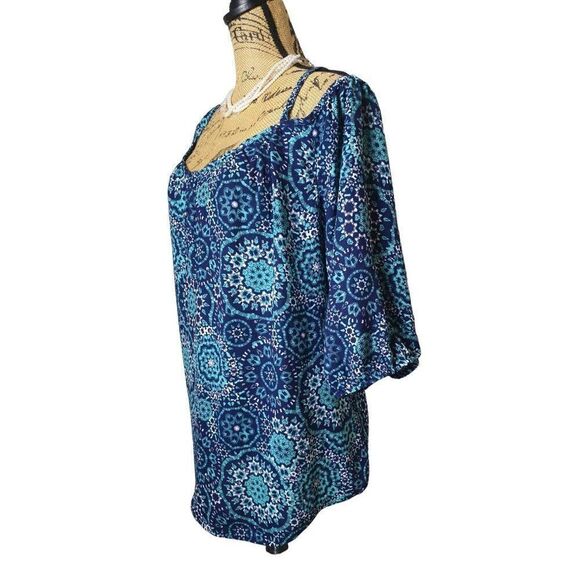 Torrid Cold Shoulder Top Medallion Print Chic Tunic Size 2X NWOT - Picture 2 of 8